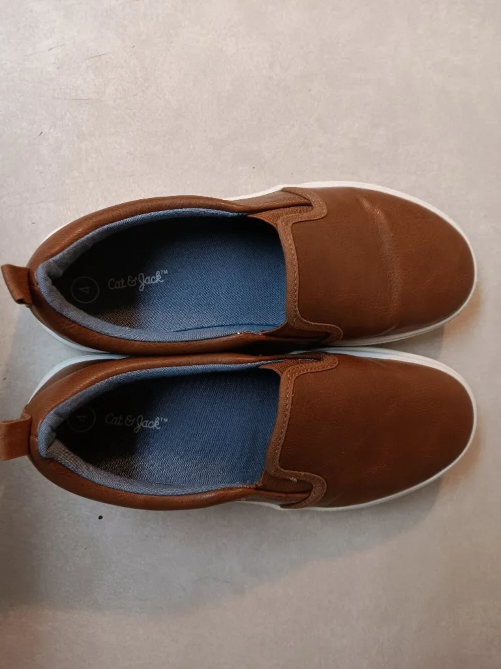 Cat and Jack Girls Faux Leather Loafers Size 4